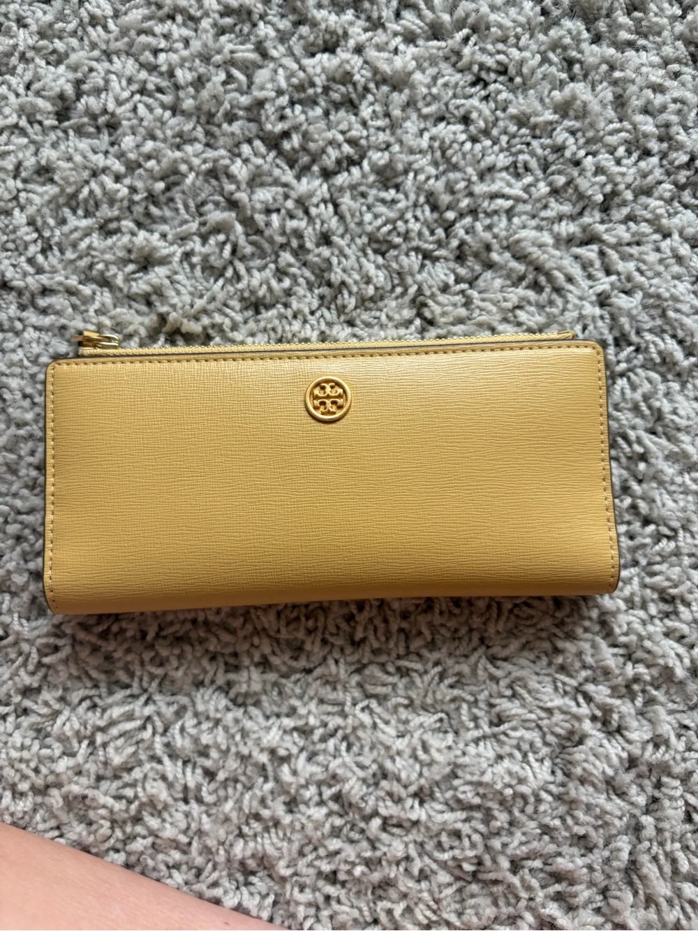 Tory Burch Robinson Zip Continental Wallet Tan Leather Gold Logo